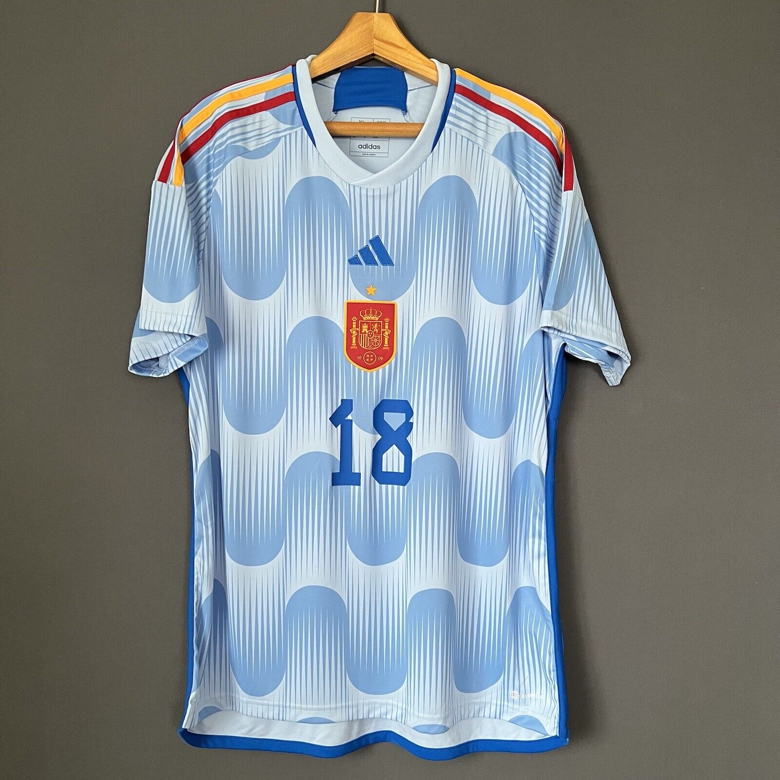 Alba Spain Jersey 2022 Home Size XL Mens Soccer Shirt World Cup HE2020 Adidas