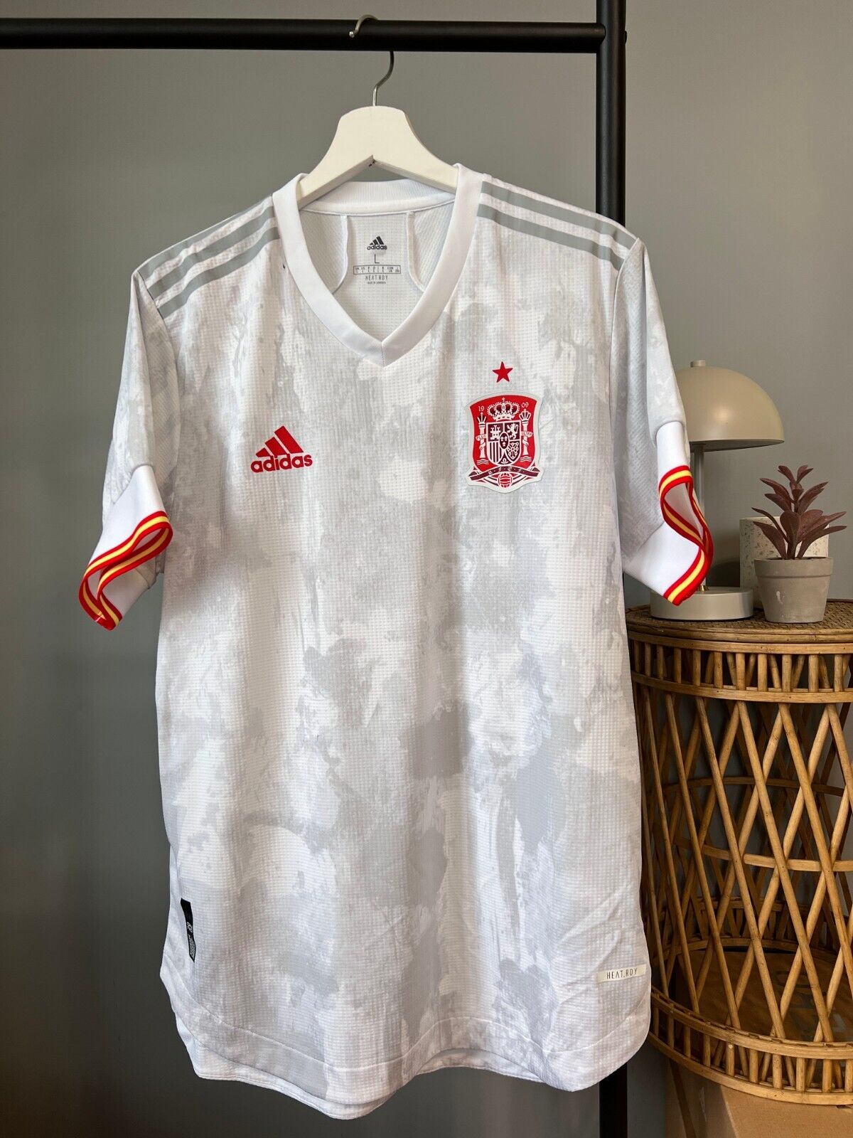 Spain Jersey 2020 Home Authentic Football Shirt Adidas FI6239 Mens Sz L