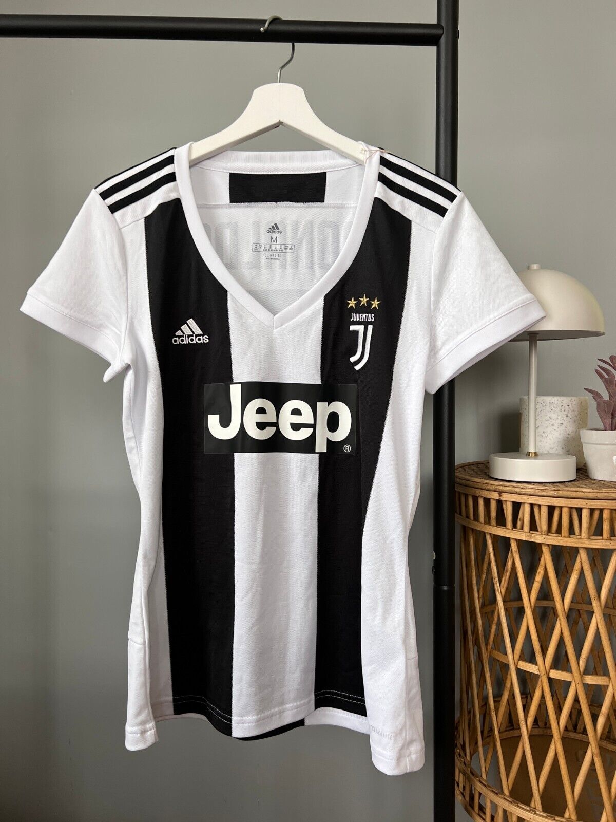 Ronaldo Juventus Jersey 18/19 Home Soccer Shirt Adidas CF3497 Womens Size M