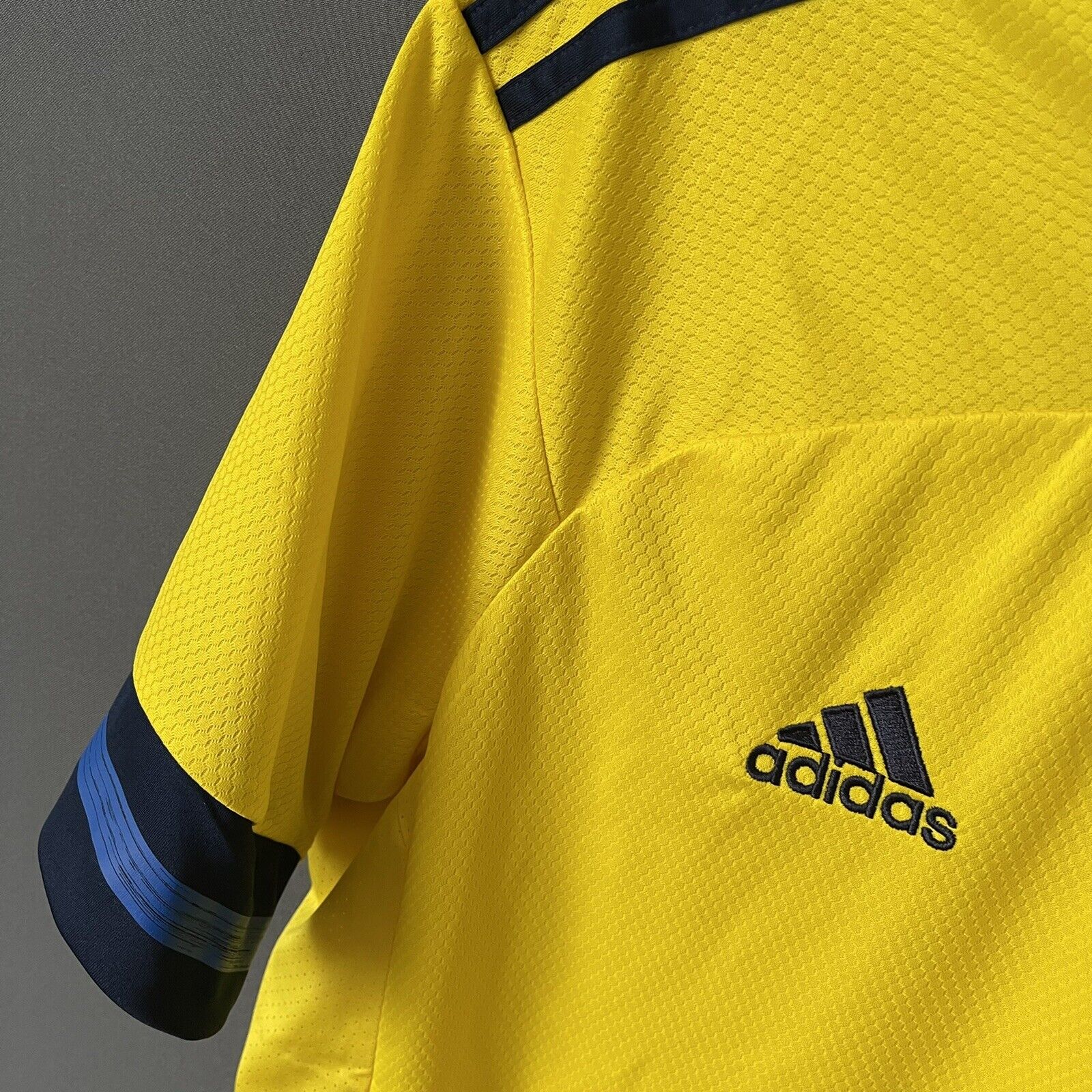 SWEDEN TEAM JERSEY 2021 HOME SIZE L MENS FOOTBALL SOCCER SHIRT ADIDAS [FH7620]