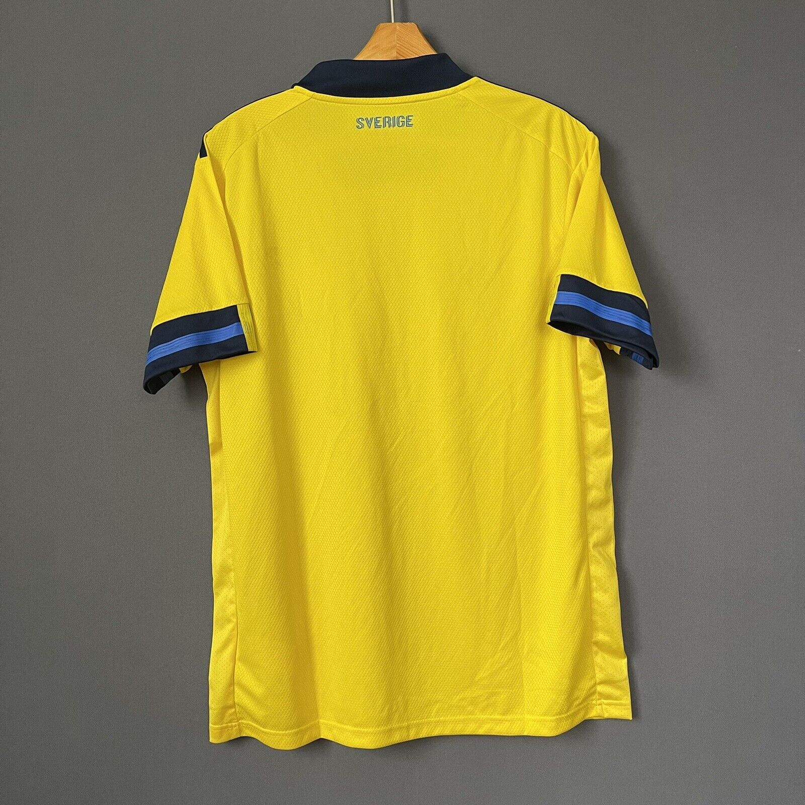 SWEDEN TEAM JERSEY 2021 HOME SIZE L MENS FOOTBALL SOCCER SHIRT ADIDAS [FH7620]