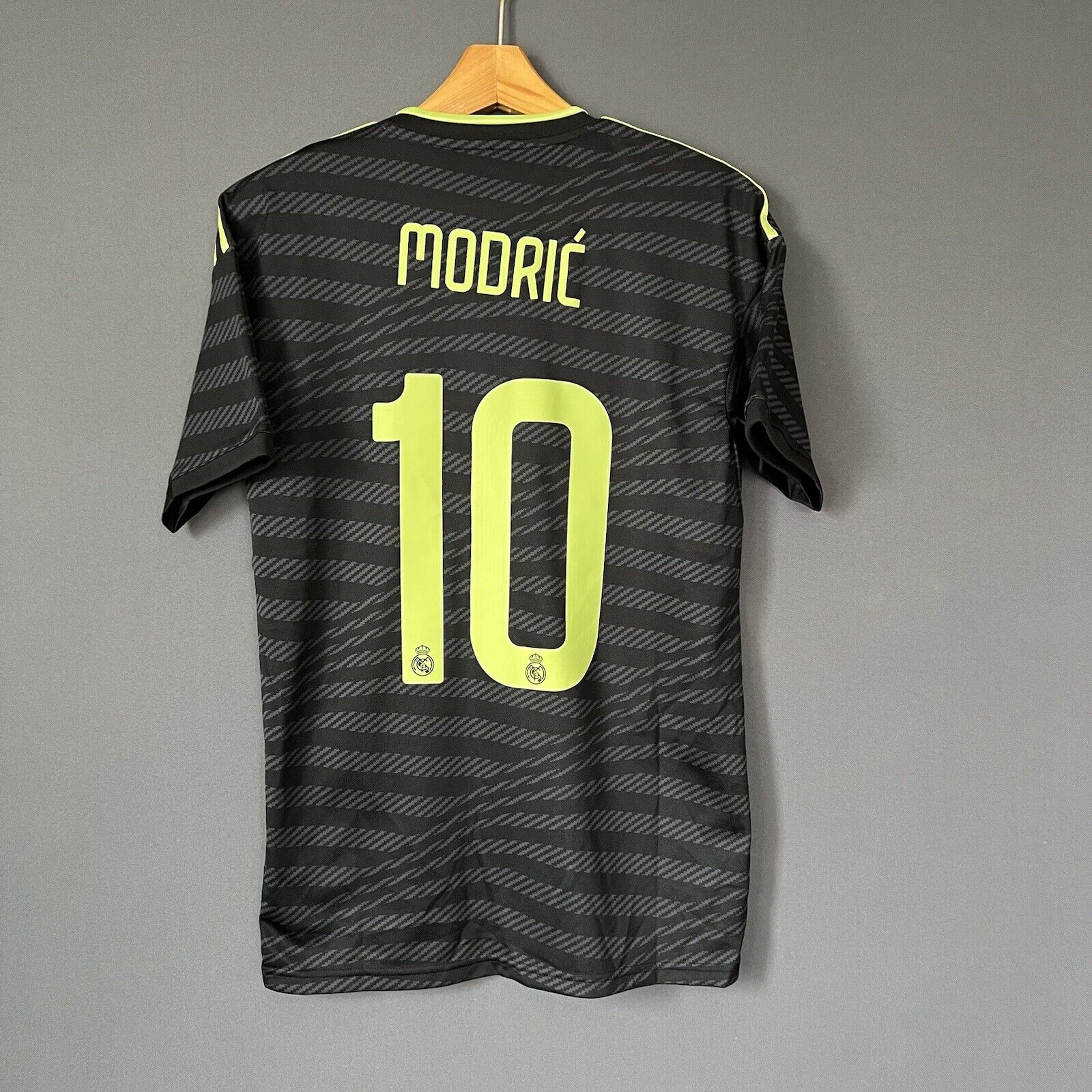 Modric Real Madrid Jersey 2022-2023 Third Small Mens Soccer Shirt HI1656 Adidas