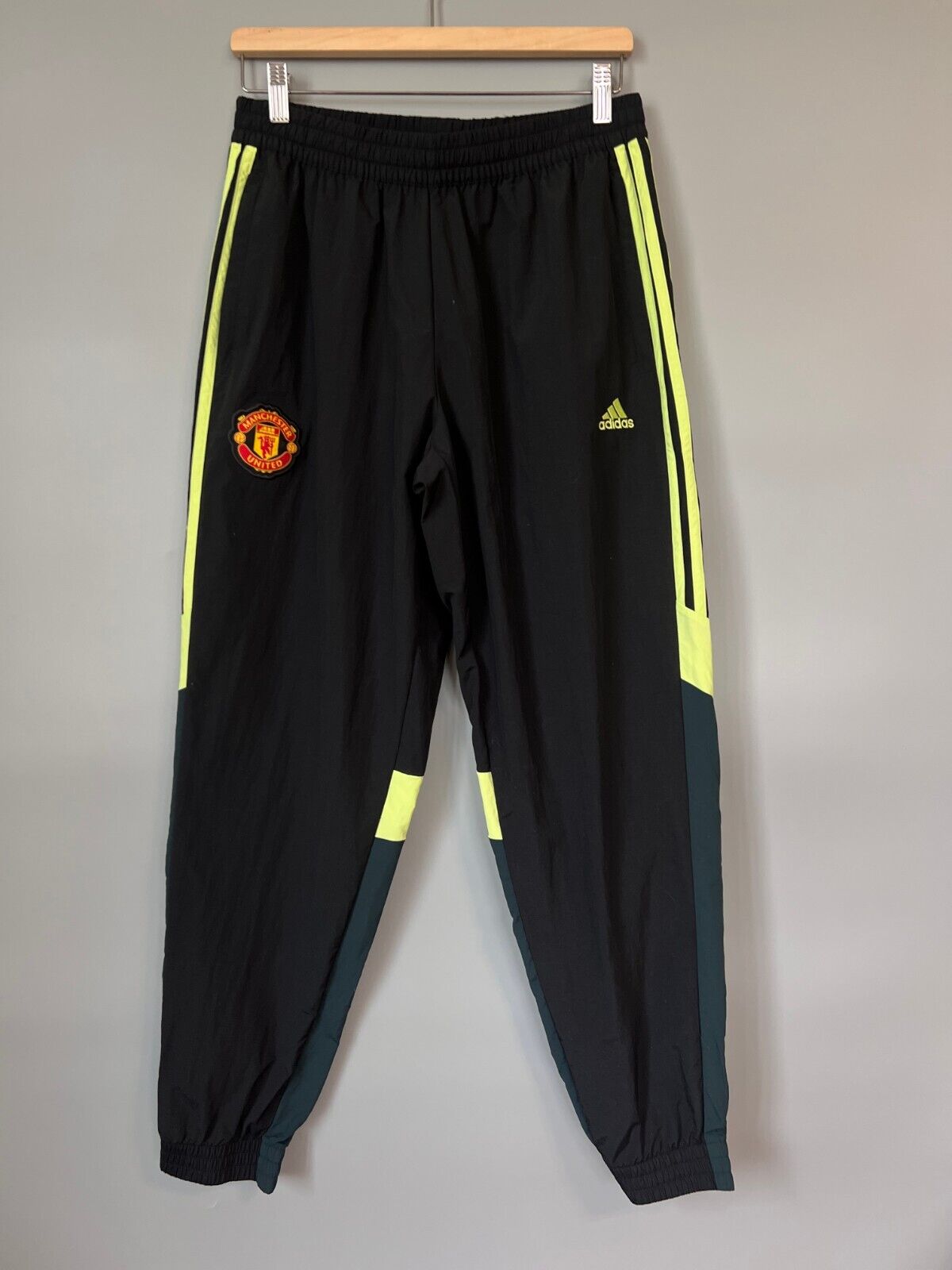 Manchester United Woven Track Pants Football Soccer Adidas IP9191 Mens Size M