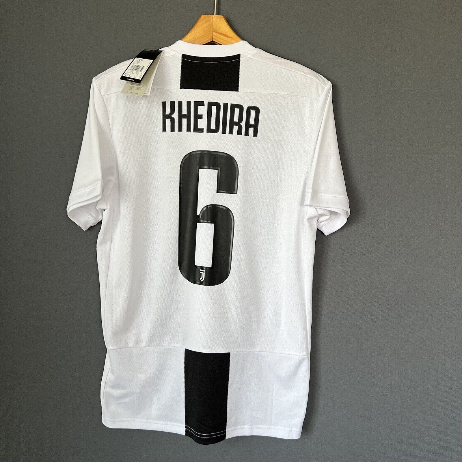 Khedira Juventus Jersey 2018/2019 Home Mens Football Shirt Medium CF3489 Adidas