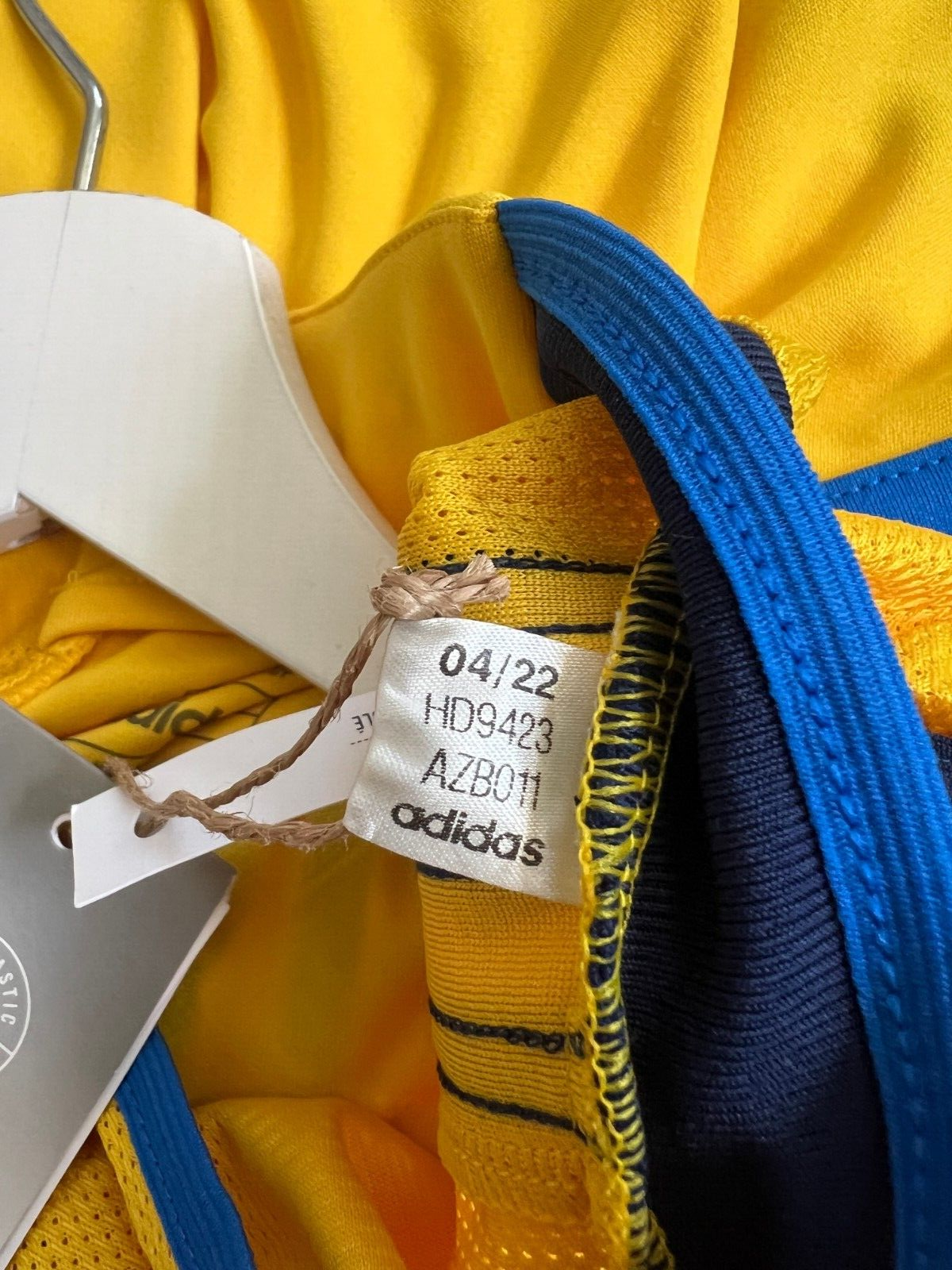 Sweden Jersey 2022 Home Soccer Football Shirt Adidas HD9423 Mens Size S