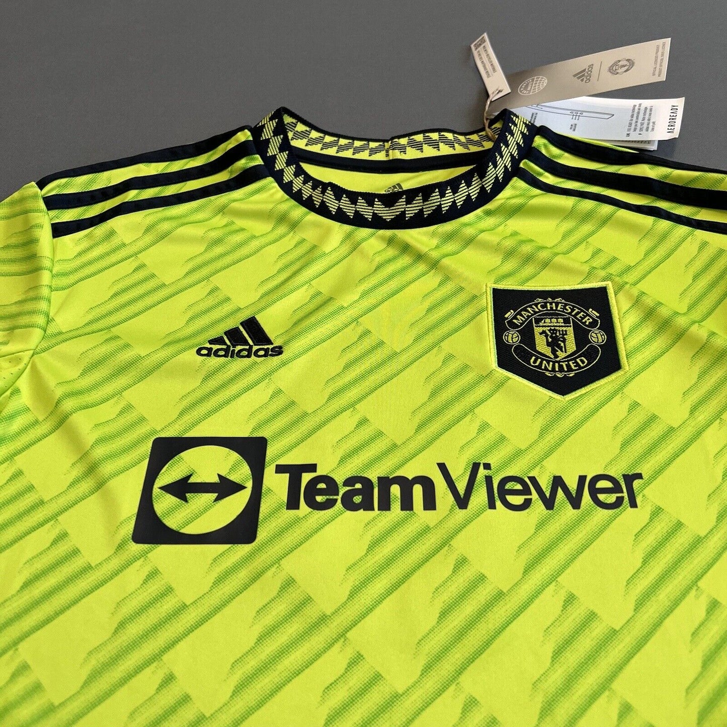 Fernandes Manchester United Jersey 22-23 Third Size M Boys Football Shirt Adidas