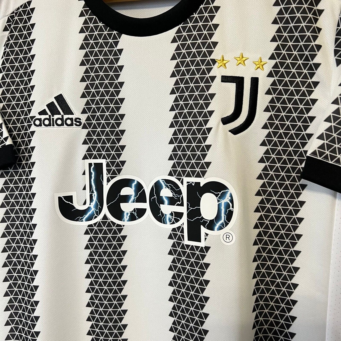 Juventus Jersey 2022-23 Home Mens Soccer Shirt Medium H38907 Adidas