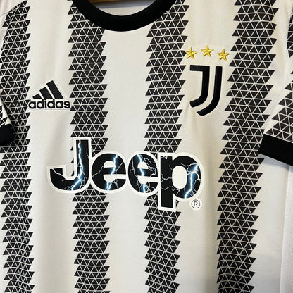 Juventus Jersey 2022-23 Home Mens Soccer Shirt Medium H38907 Adidas