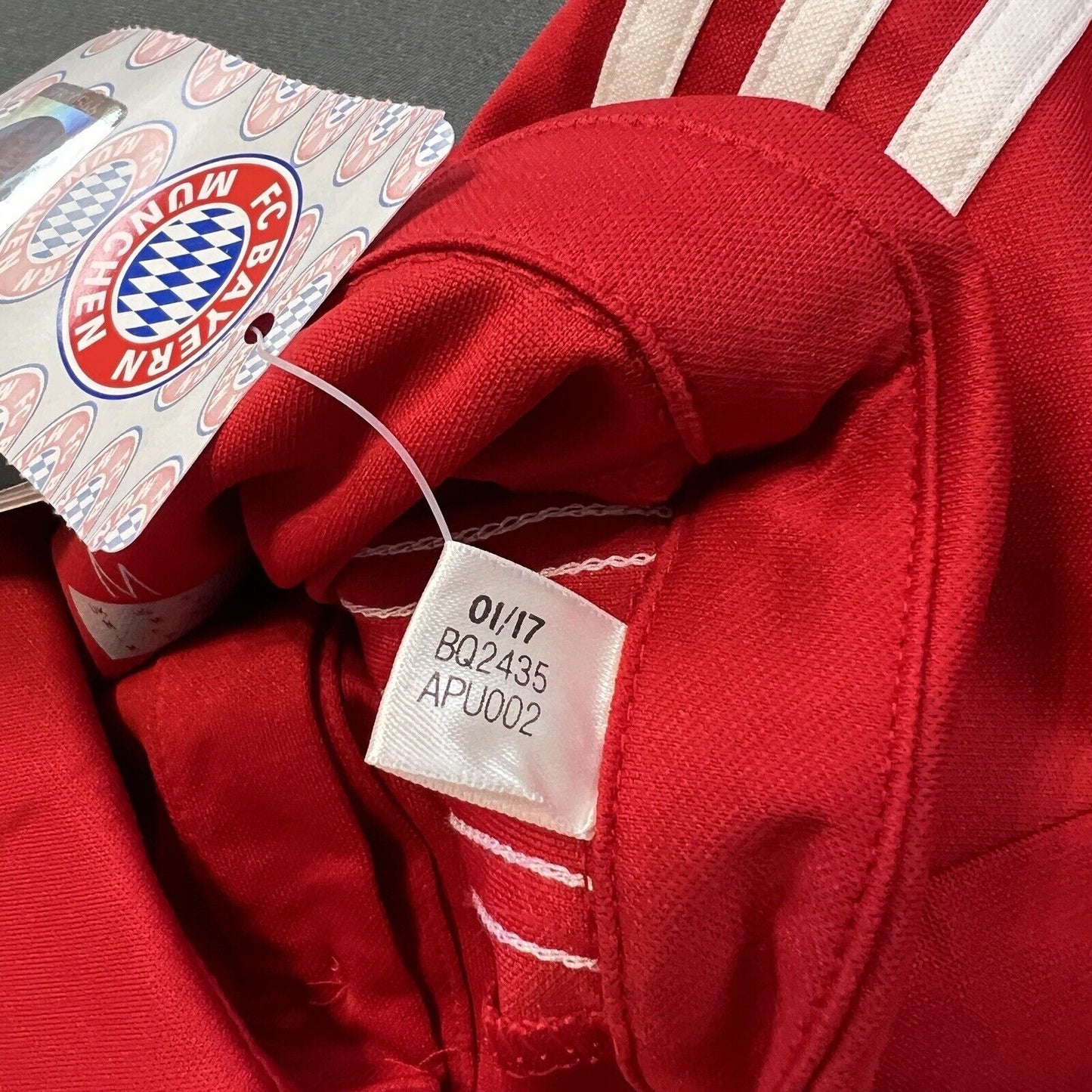 Bayern Munich Jersey 2017-2018 Mens Soccer Shirt Polo BQ2435 Adidas Size M