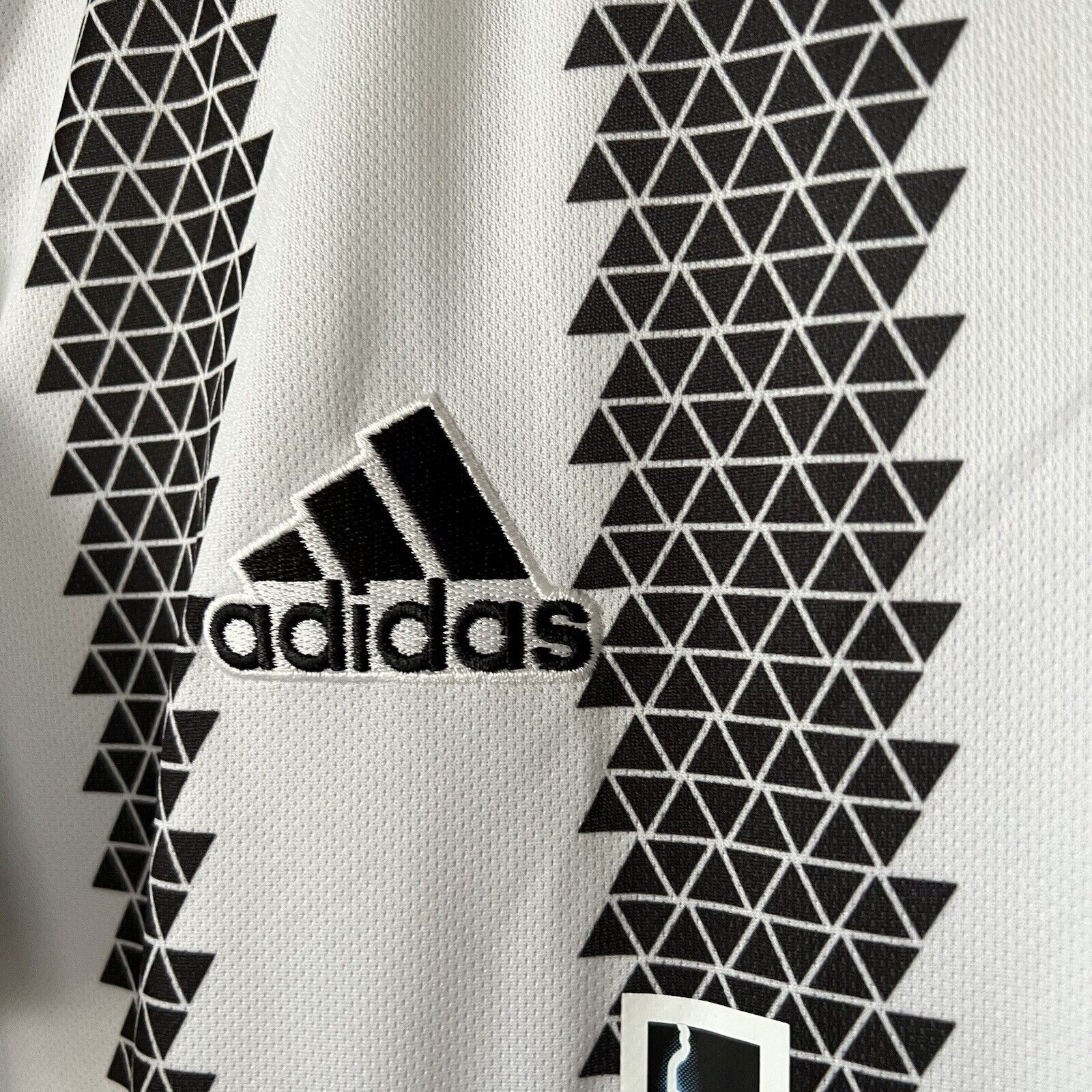 Vlahovic Juventus Jersey 2022-23 Home Mens Soccer Shirt Large H38907 Adidas