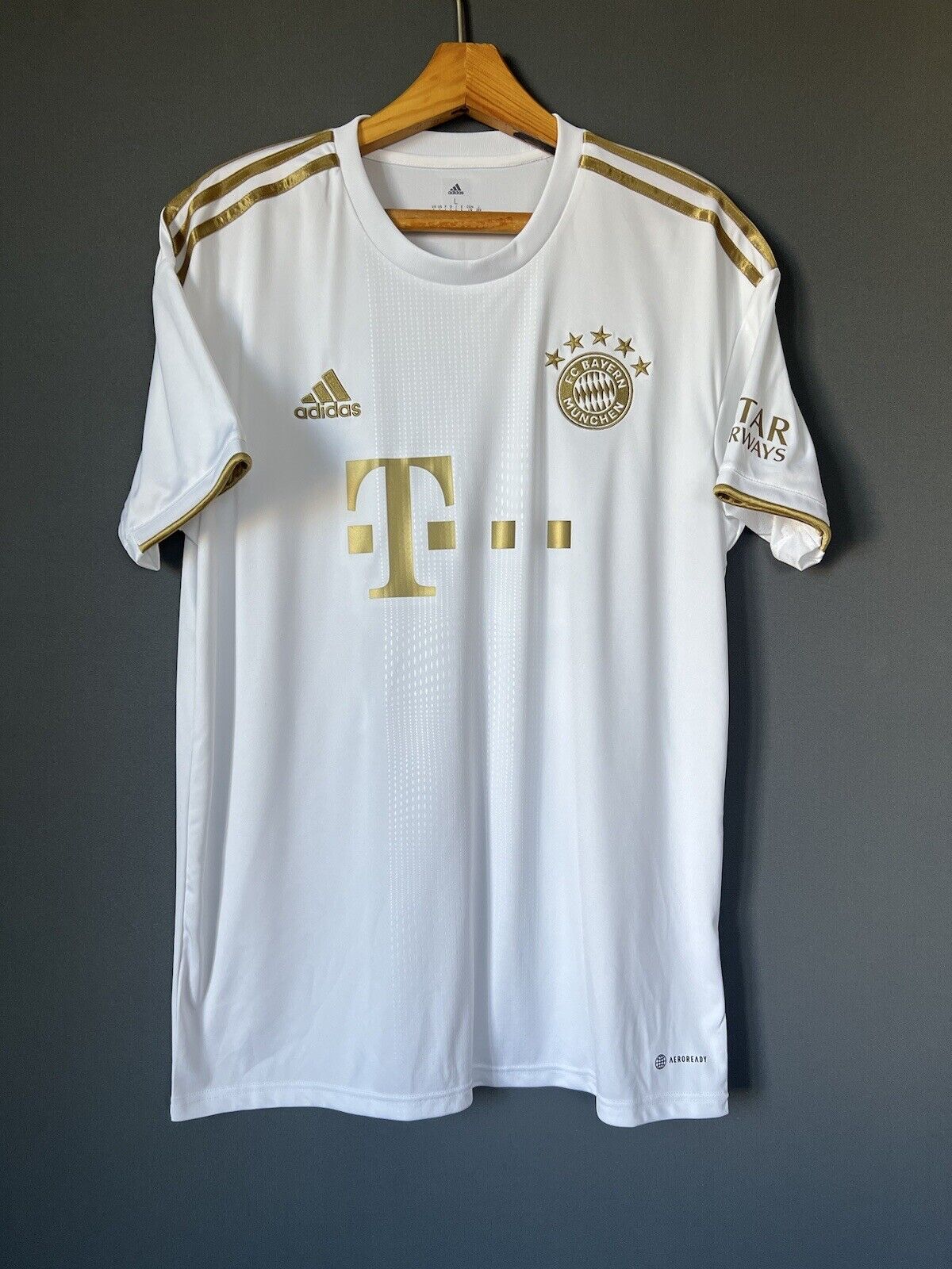 Bayern Munich Jersey 2022-23 Away Large Mens Soccer Shirt Adidas Gravenberch #38