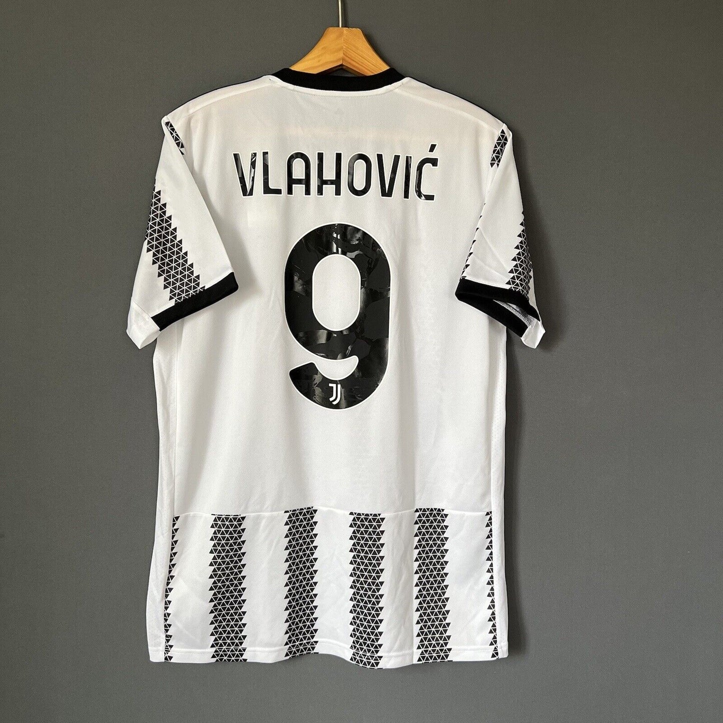 Vlahovic Juventus Jersey 2022-23 Home Mens Soccer Shirt Large H38907 Adidas