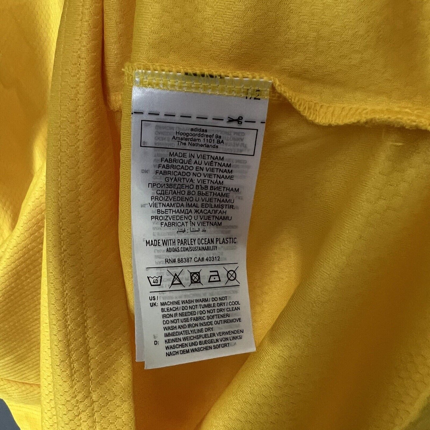 Sweden Jersey 2021/22 Home SMALL Mens Soccer Football Shirt Adidas GK5760