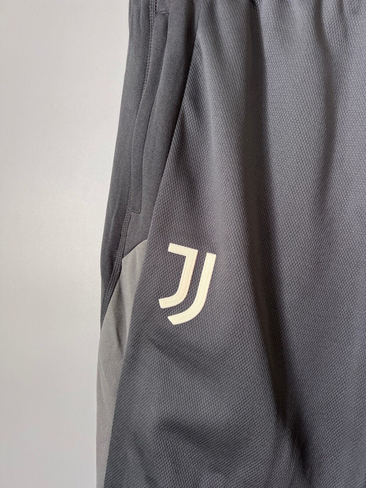 Juventus Tiro 23 Winterized Pants Football Soccer Adidas IQ4785 Mens Size XL