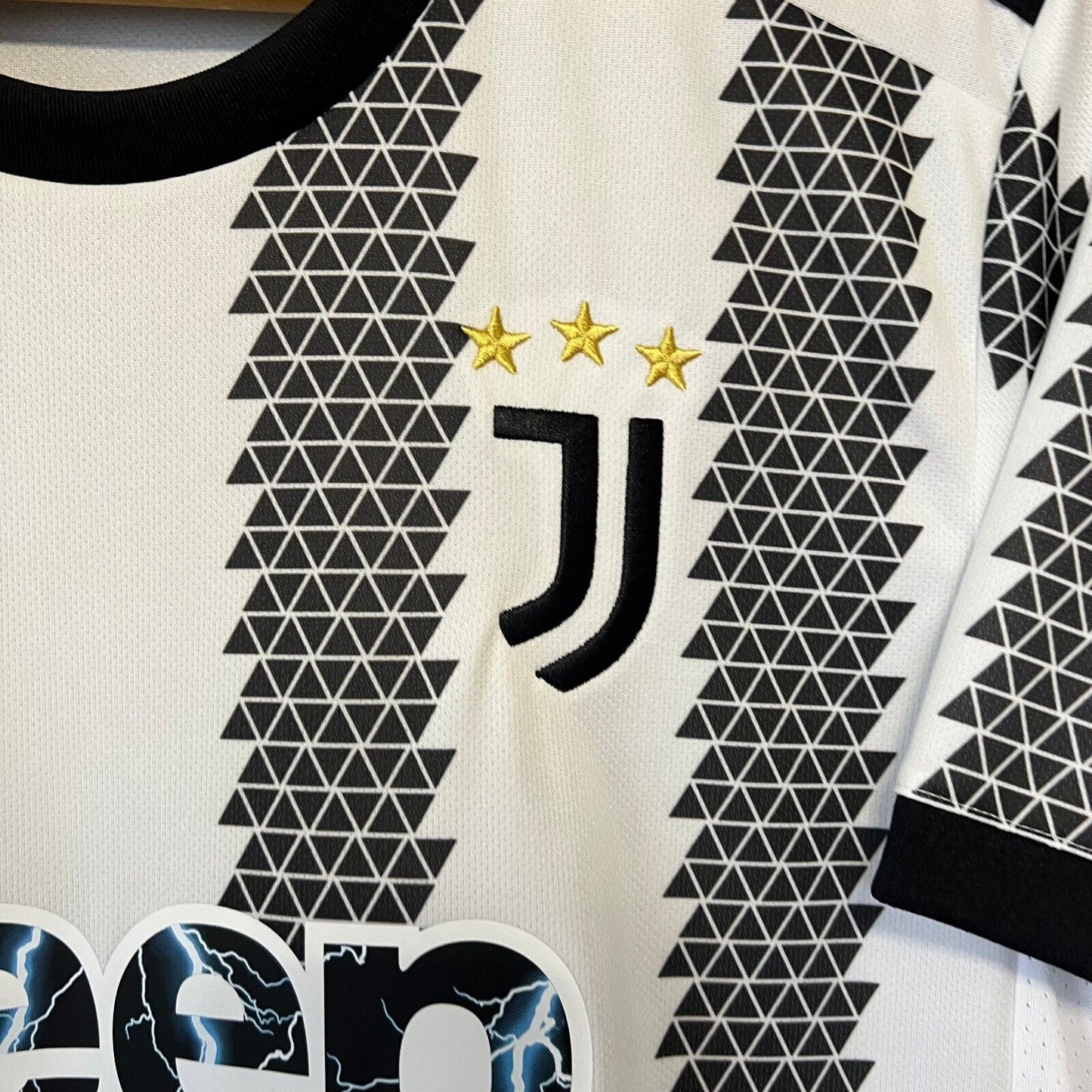 Juventus Jersey 2022-23 Home Mens Soccer Shirt Medium H38907 Adidas