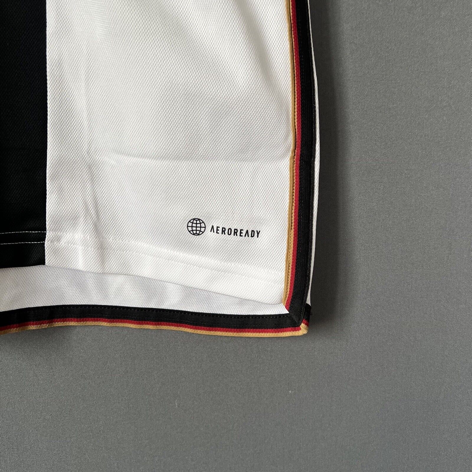 Gnabry Germany Jersey 2022 Home Size M Mens Football Shirt HJ9606 Adidas