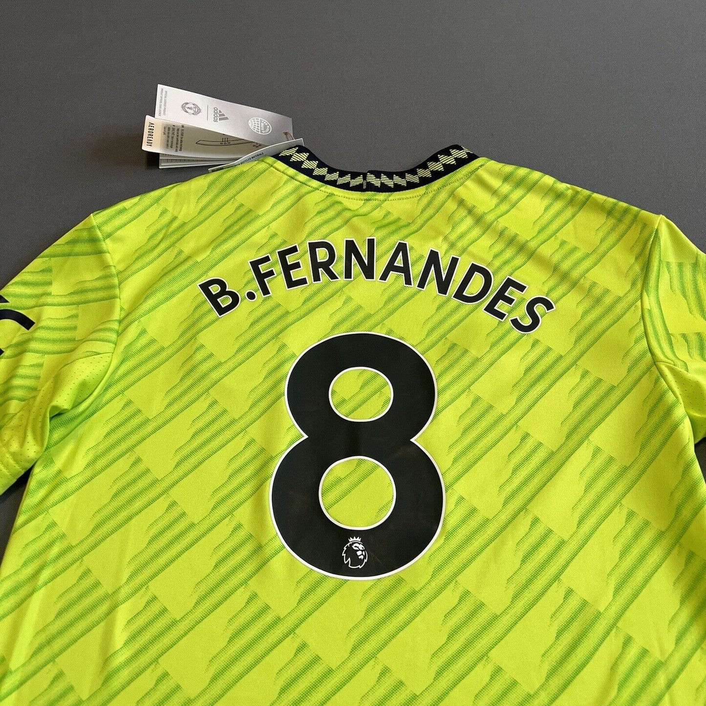 Fernandes Manchester United Jersey 22-23 Third Size M Boys Football Shirt Adidas