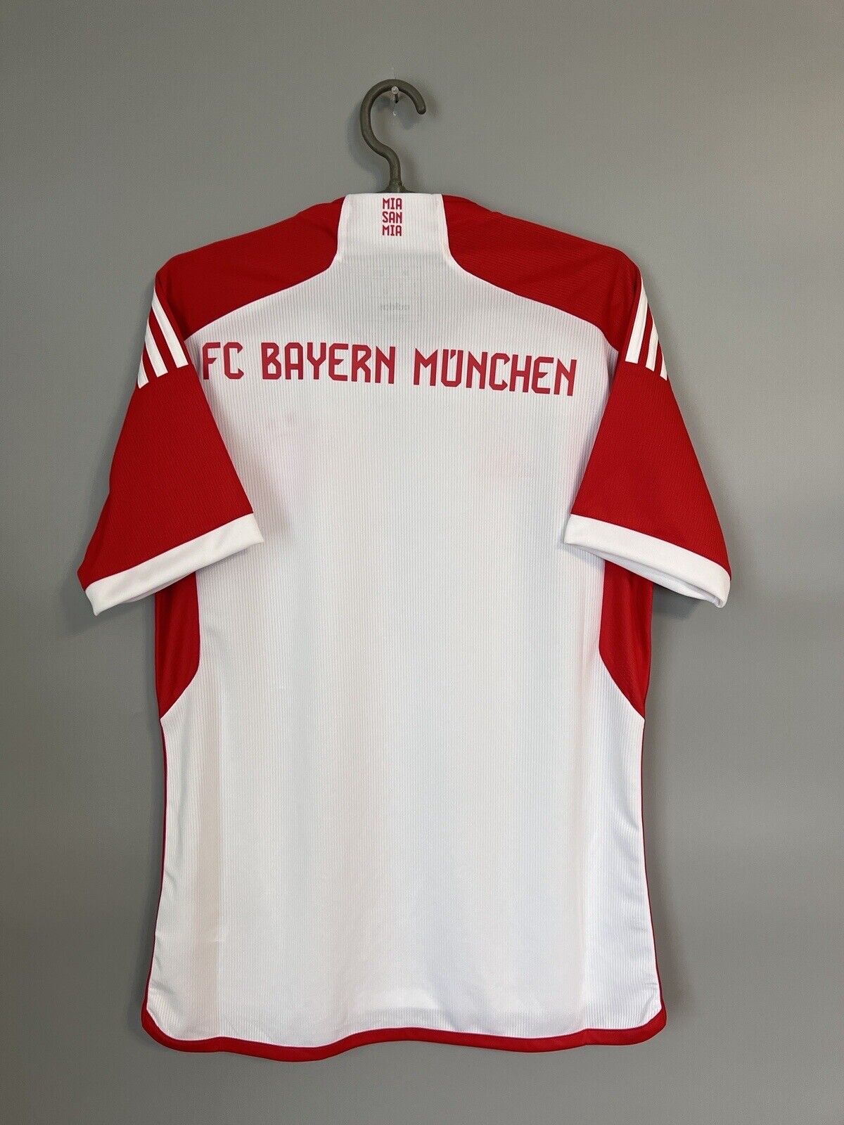Bayern Munich Jersey 2023/24 Home Mens Soccer Shirt Trikot IJ7442 Adidas Size M
