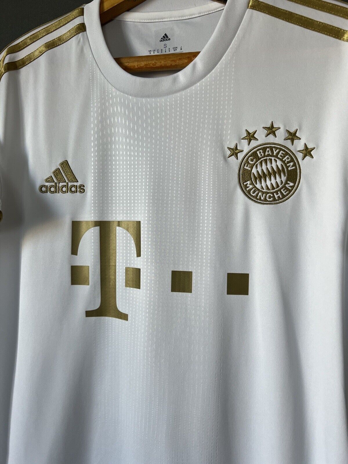 Gnabry Bayern Munich Jersey 2022-2023 Away Mens Soccer Shirt Size S Adidas