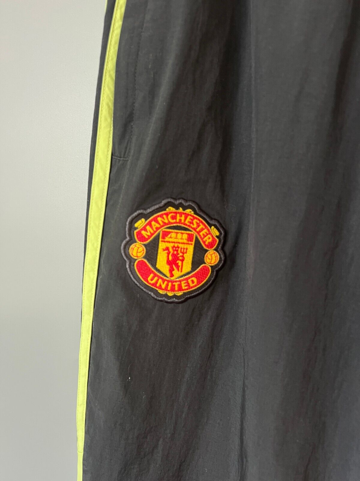 Manchester United Woven Track Pants Football Soccer Adidas IP9191 Mens Size M