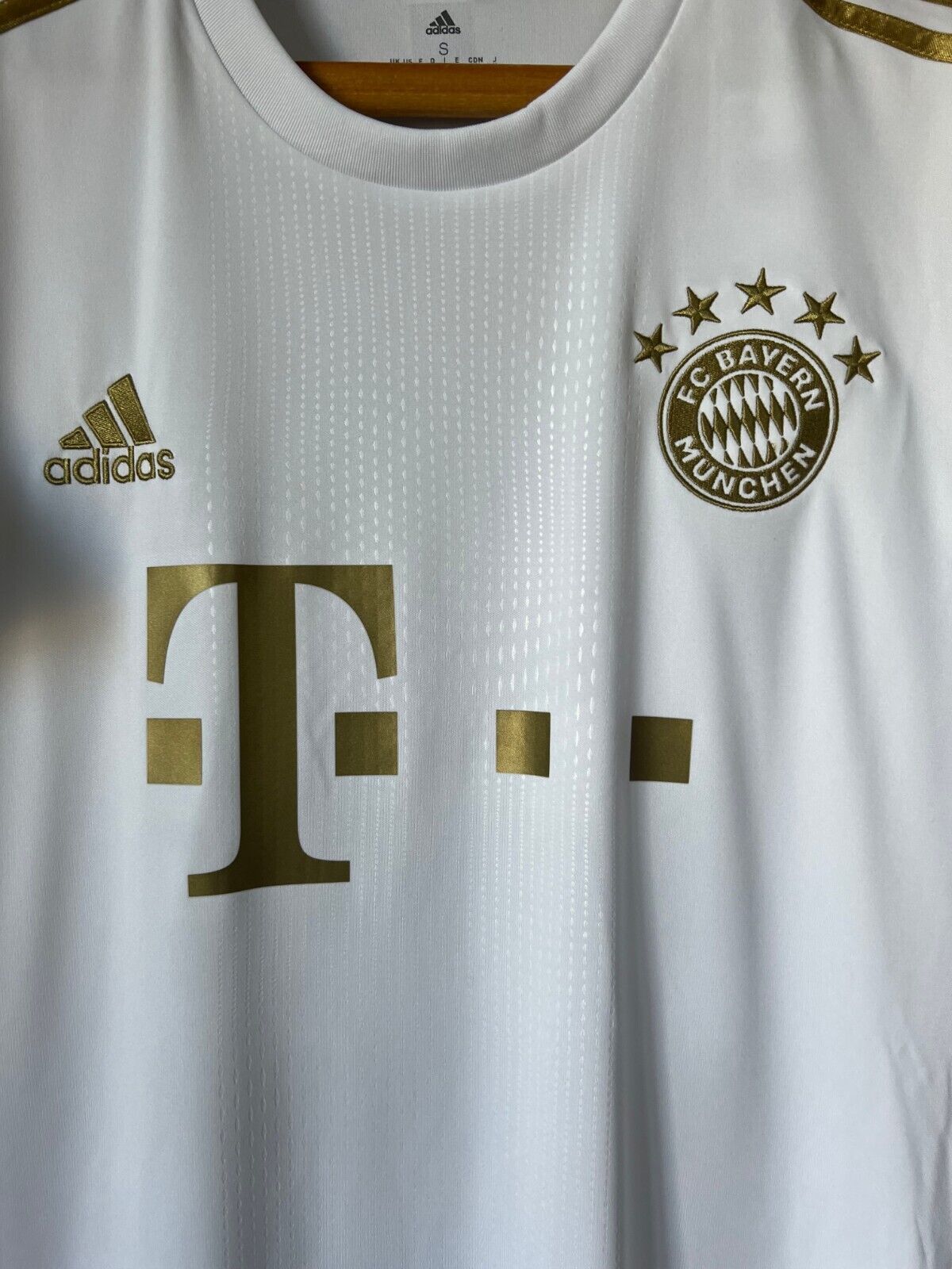 Gravenberch Bayern Munich Jersey 2022-2023 Away Mens Soccer Shirt Size S Adidas