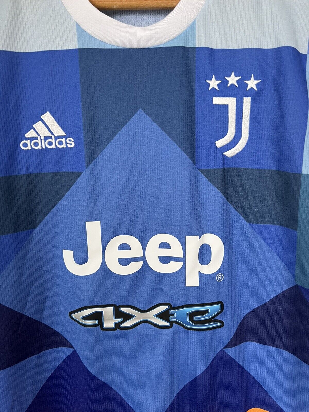 Juventus Jersey 2022-2023 Fourth Mens Football Shirt Size S Adidas