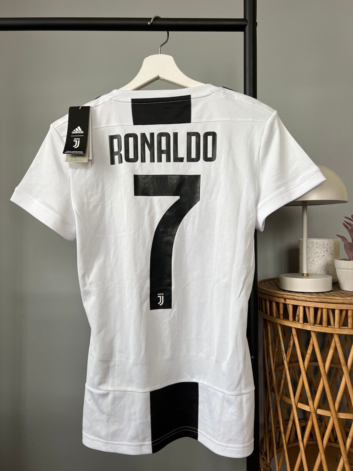 Ronaldo Juventus Jersey 18/19 Home Soccer Shirt Adidas CF3497 Womens Size M