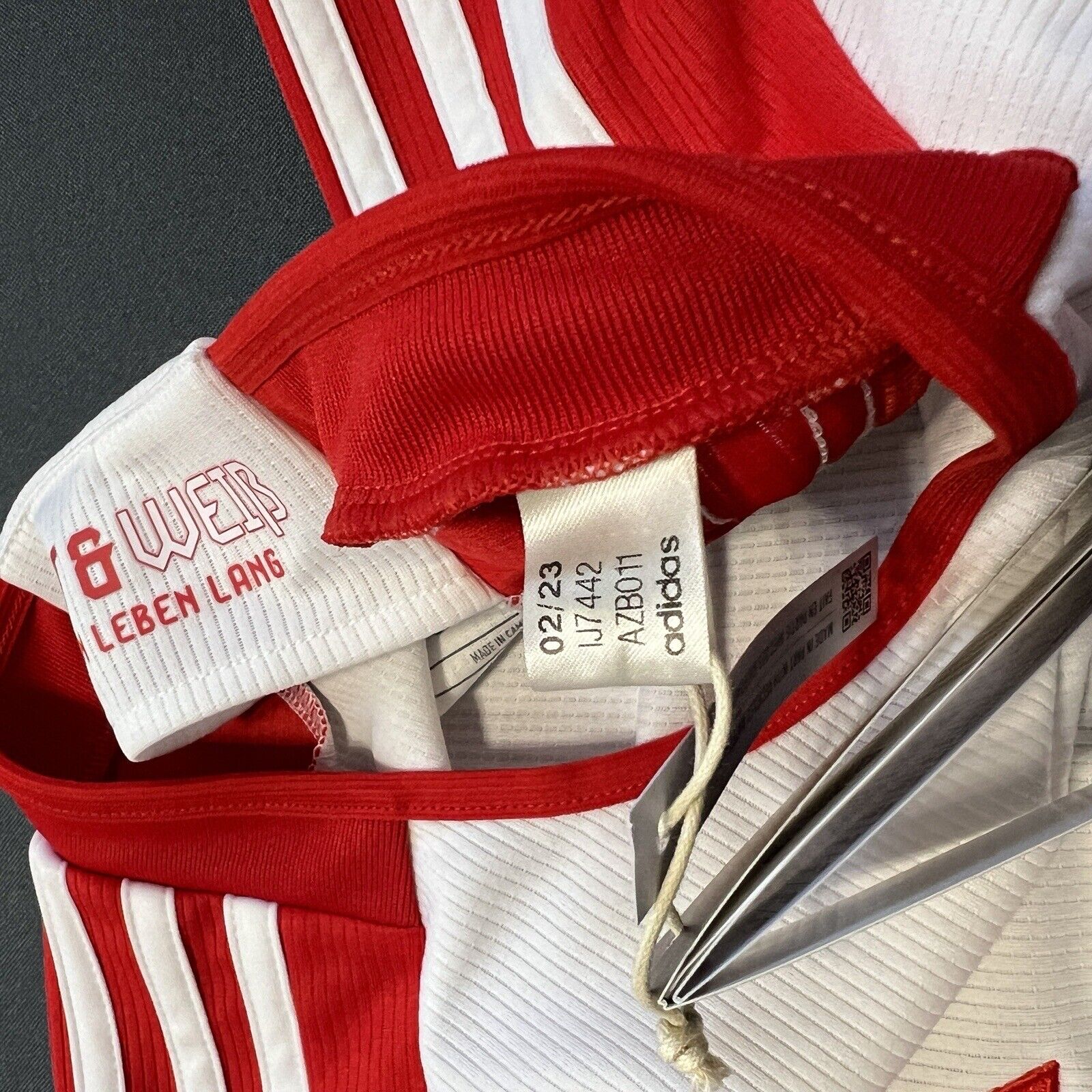Davies Bayern Munich Jersey 23/24 Home Mens Soccer Shirt IJ7442 Adidas Size M