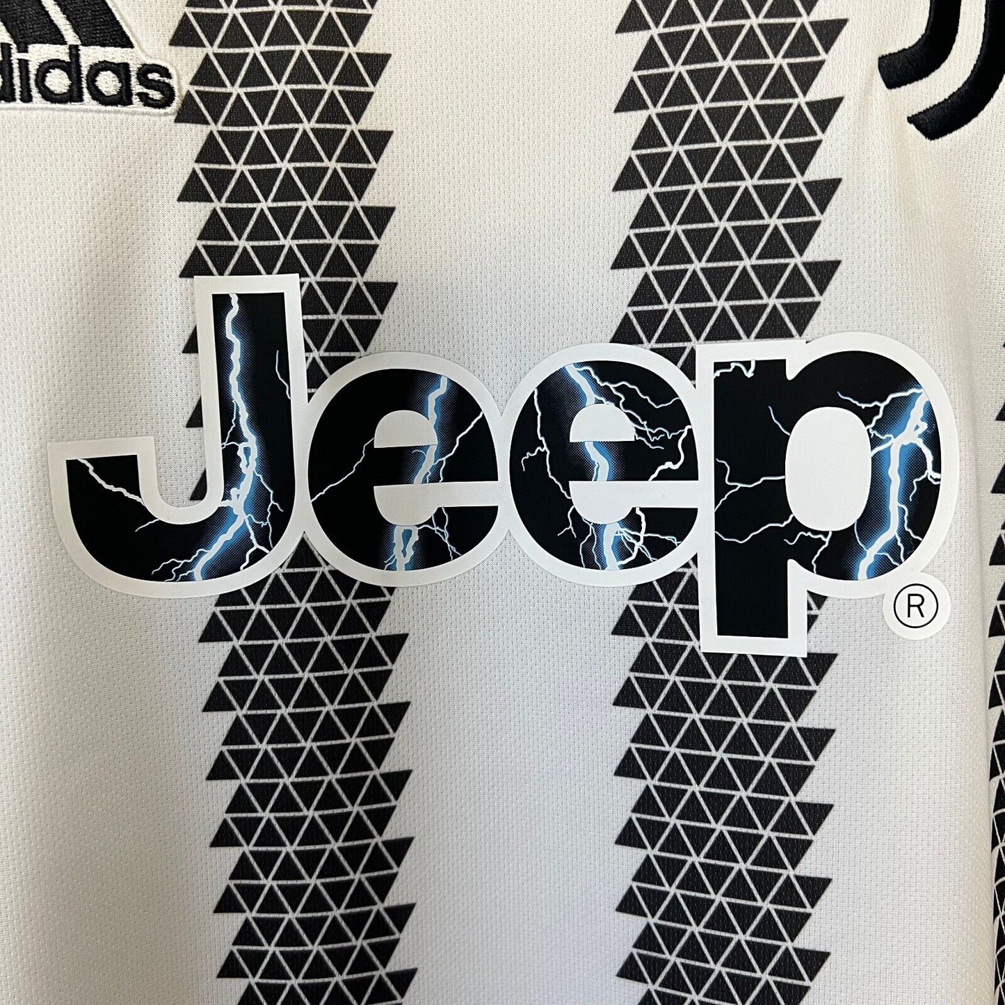 Juventus Jersey 2022-23 Home Mens Soccer Shirt Medium H38907 Adidas