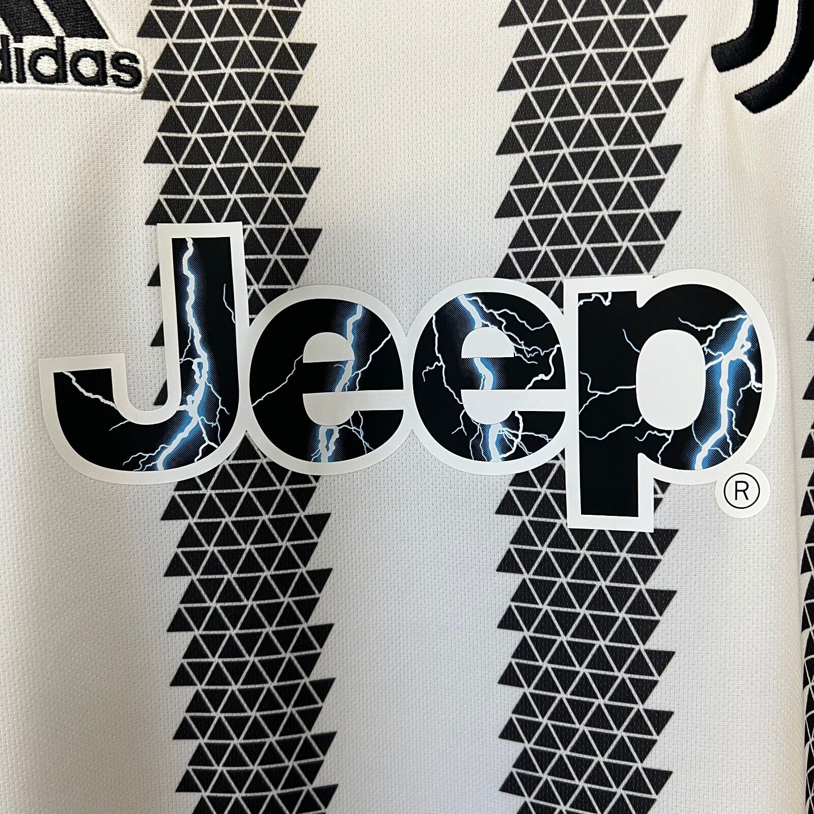 Juventus Jersey 2022-23 Home Mens Soccer Shirt Medium H38907 Adidas