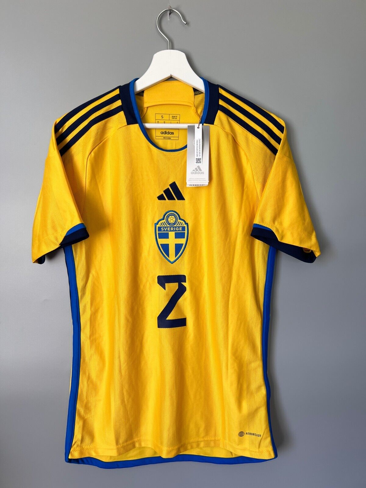 Sweden Jersey 2022 Home Soccer Football Shirt Adidas HD9423 Mens Size S