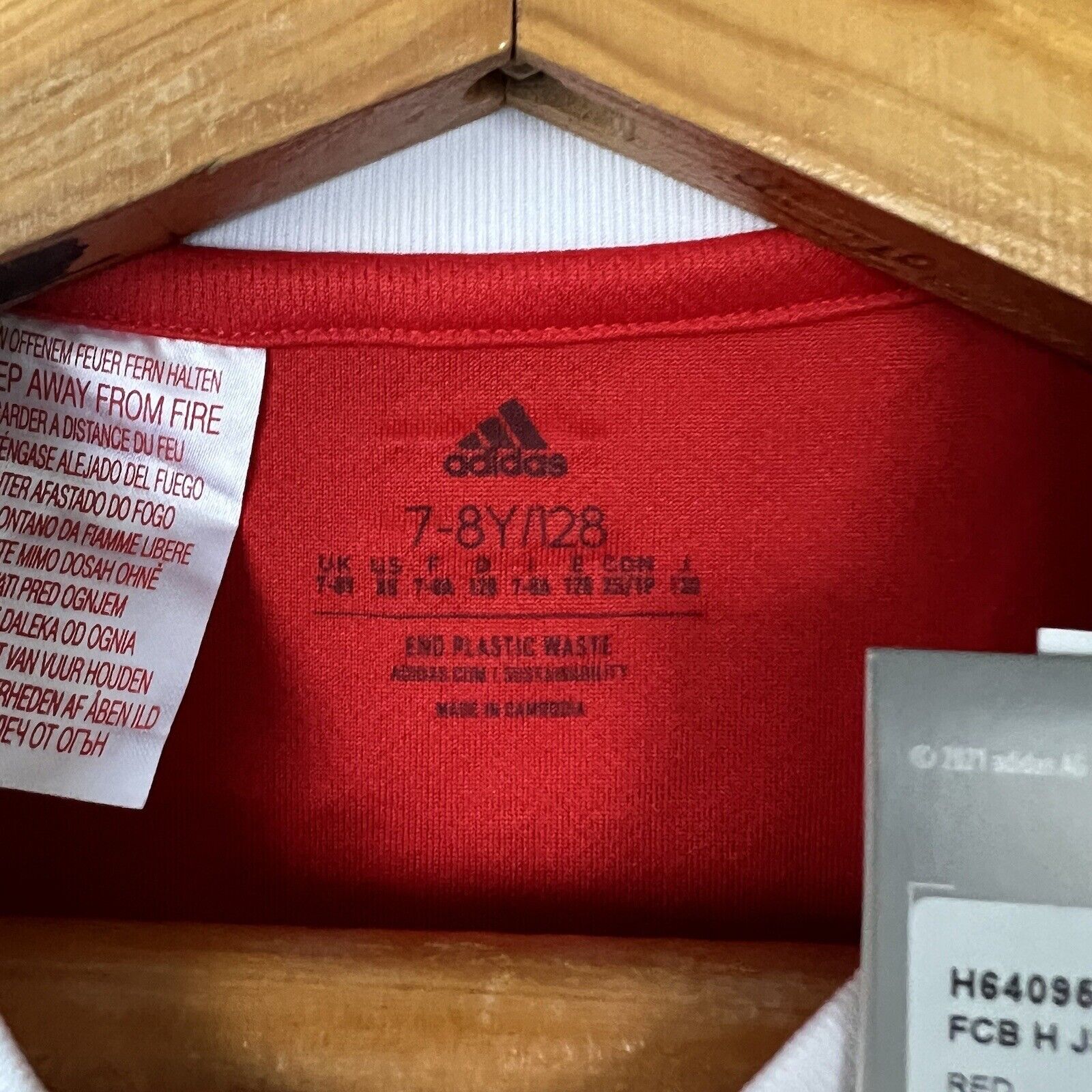 Bayern Munich 2022-23 Home Size XS 7-8Y Boys Soccer Football Shirt Adidas